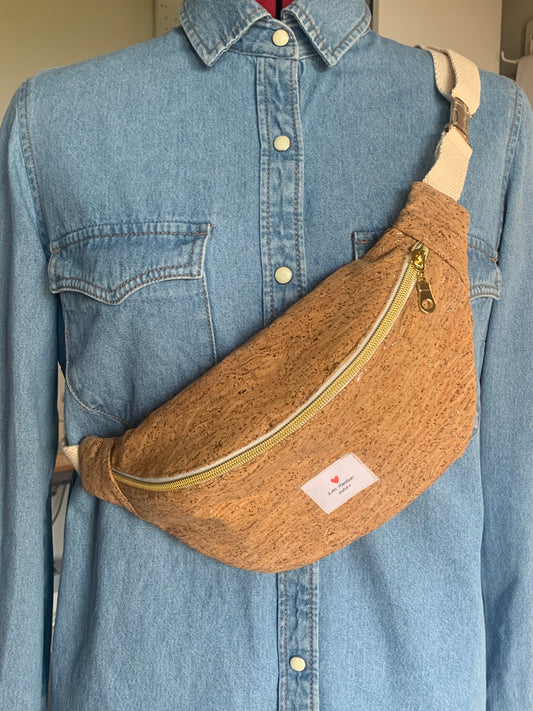 Customizable cork fanny pack